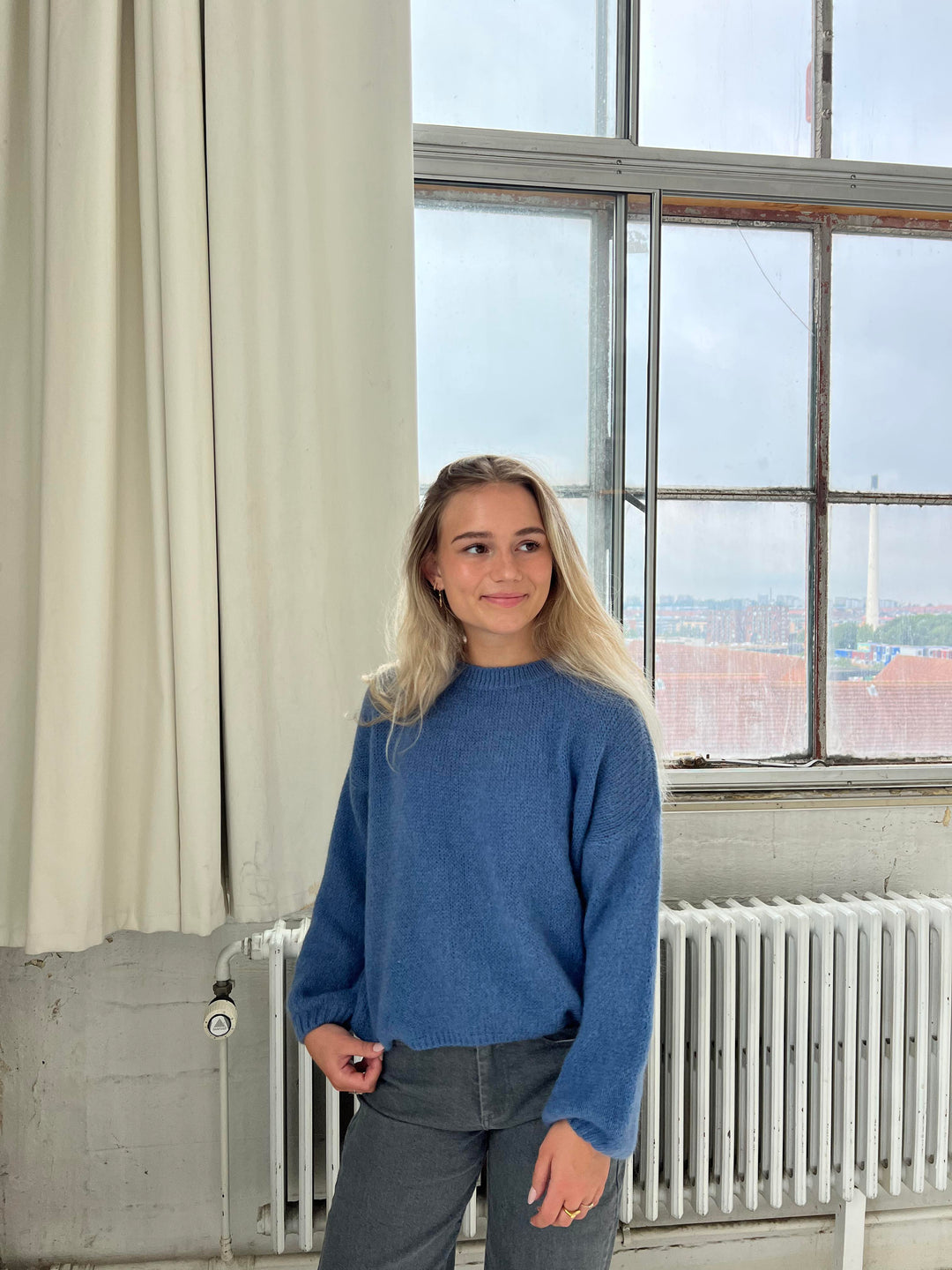 Women's soft loose fit Aurena sweater, perfect for cozy autumn comfort.