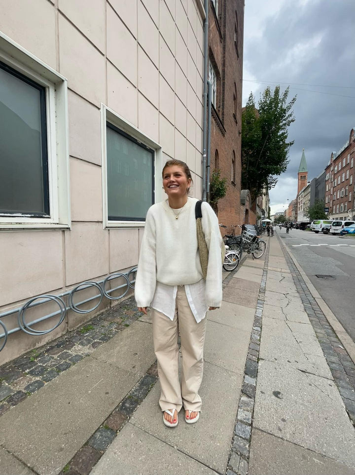 Soft women's everyday sweater, loose fit, easy to style for casual looks.
