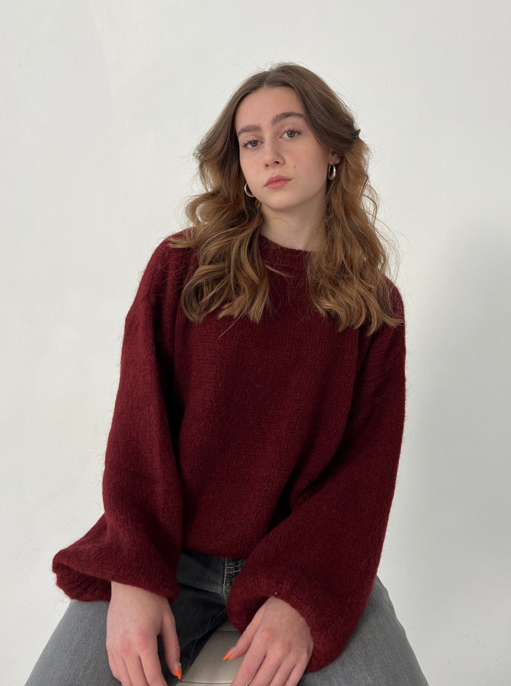 Chic women's soft loose fit top, round neck, perfect for autumn casual wear.
