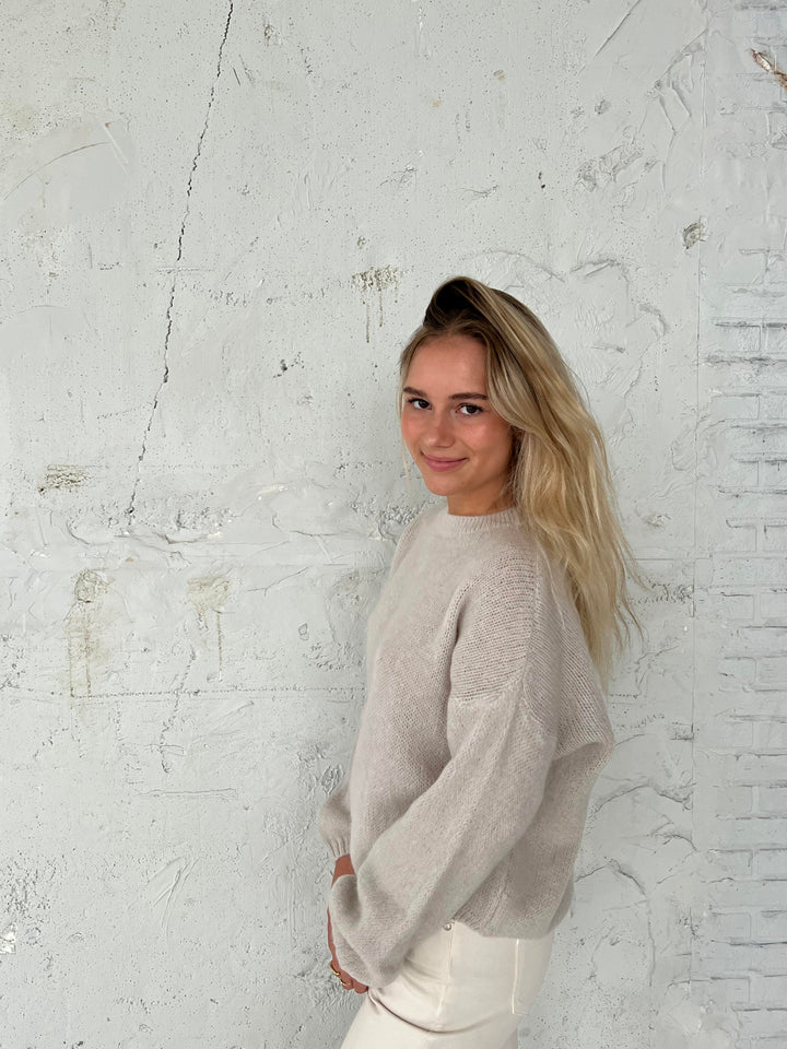Everyday women's sweater with a comfortable loose fit and long sleeves.