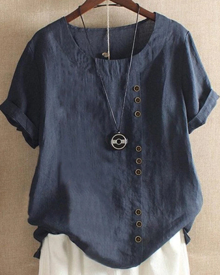 Comfortable basic women's t-shirt, featuring short sleeves and a round neck for casual everyday outfits.