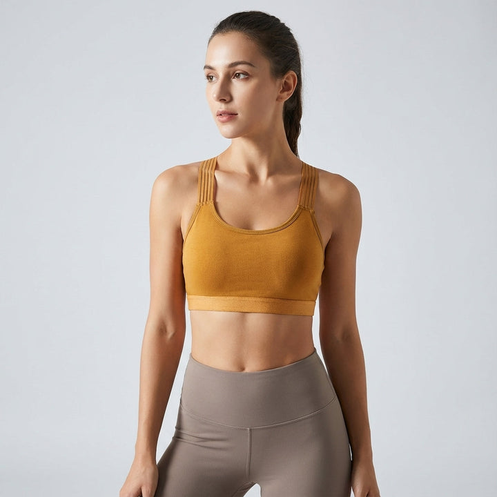 Breathable Sophie women's sports bra, adjustable straps, quick-dry fabric, ideal for gym wear.