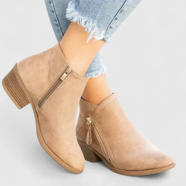 Waterproof women's ankle boots, comfortable and sophisticated for walking.