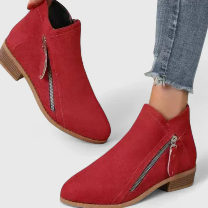 Modern women's waterproof comfort boots, functional and stylish for any weather.