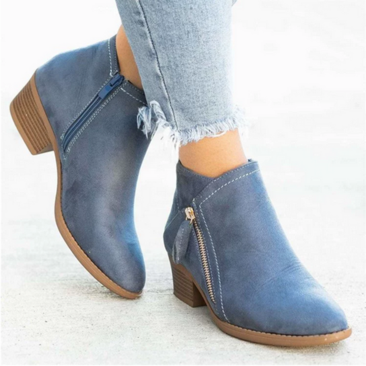Comfortable women's walking boots with posture support, fully waterproof.