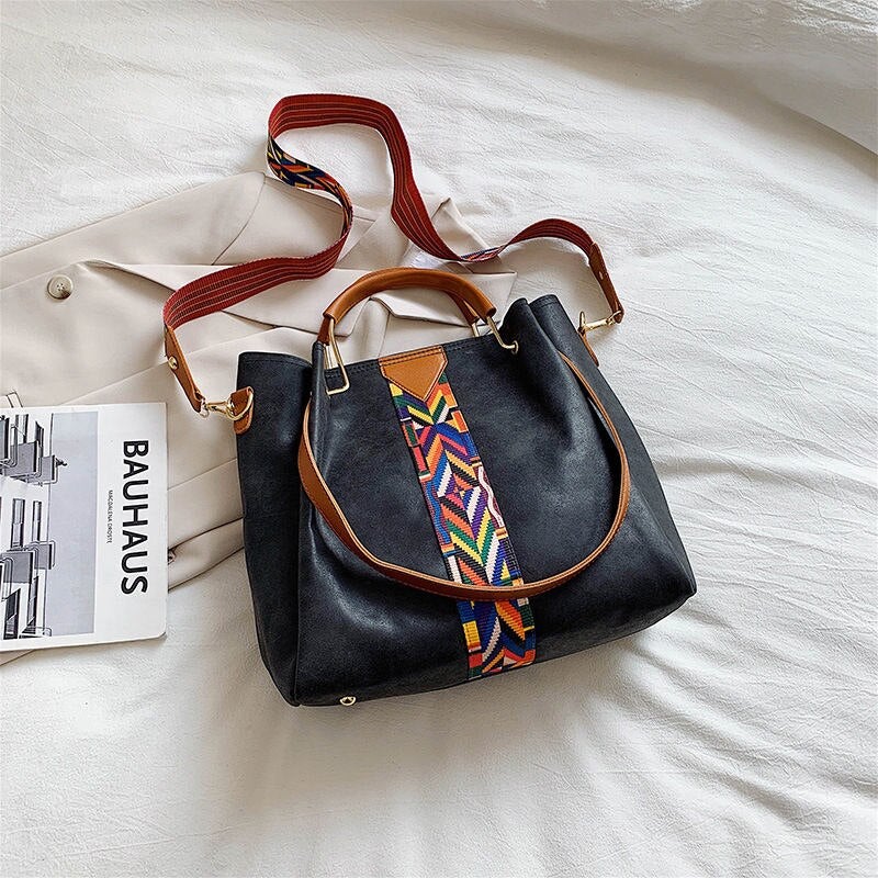 Everyday carry women's PU leather tote bag, spacious & durable. A stylish shoulder bag for all your daily needs.