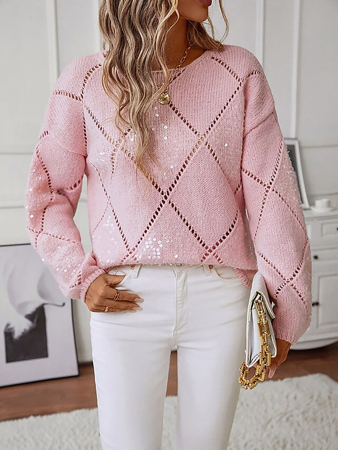 Stylish women's top: Sparkle knit sweater featuring a luxurious sequin diamond pattern. Elegant and chic.