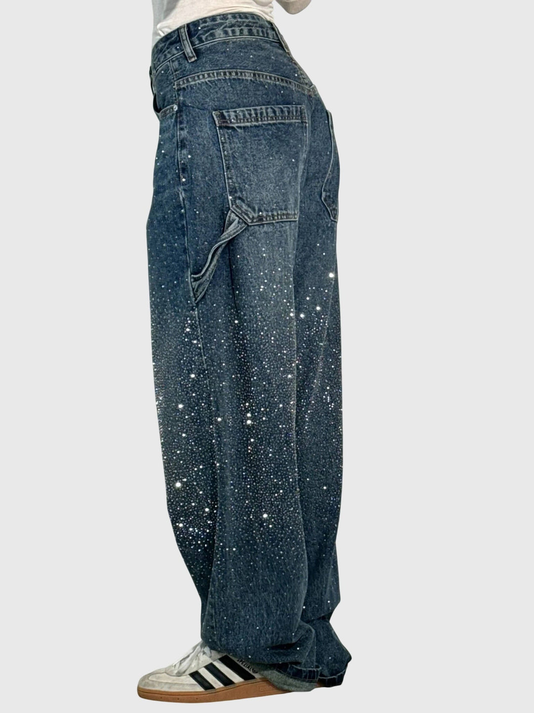 Glamorous women's loose fit pants with shimmering diamond details. Stylish and comfortable fashion.