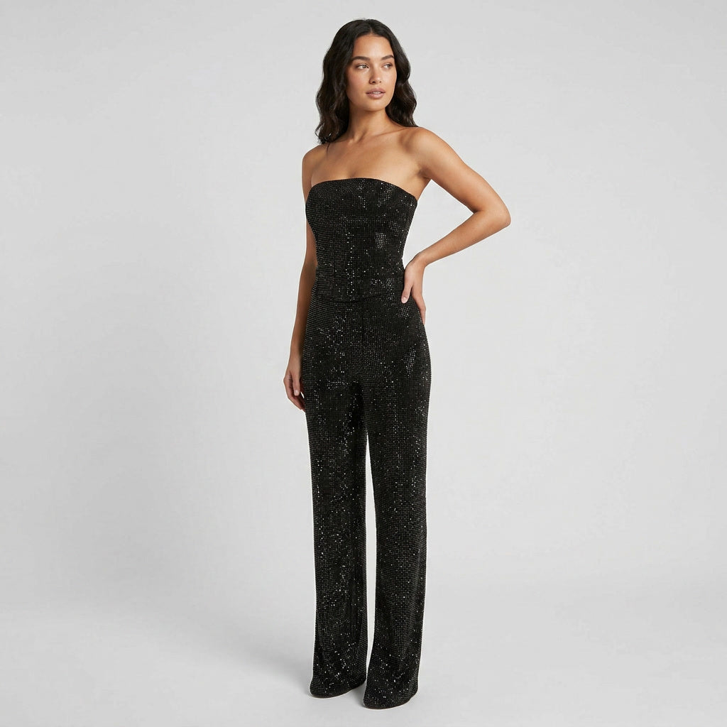 Shimmering women's glitter crop top, perfect for evening wear. Paired with high-waist denim.