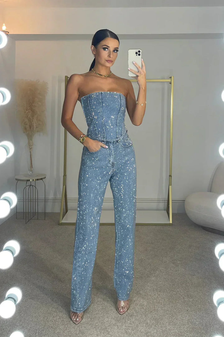 Model in women's sparkling glitter crop top & high-waist jeans, front view. Perfect party outfit.