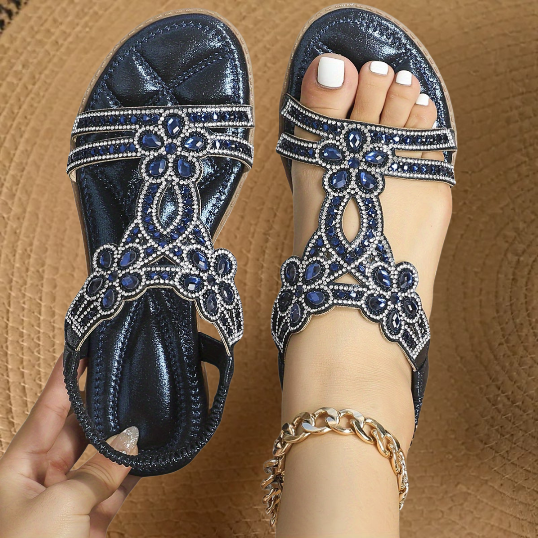 Versatile women's rhinestone flat summer sandals, blending elegant sparkle with comfortable design for any outfit.