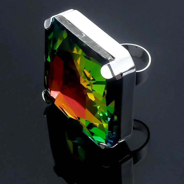 Fashionable women's ring with sparkling rhinestones, offering an elegant and luxurious jewelry statement.