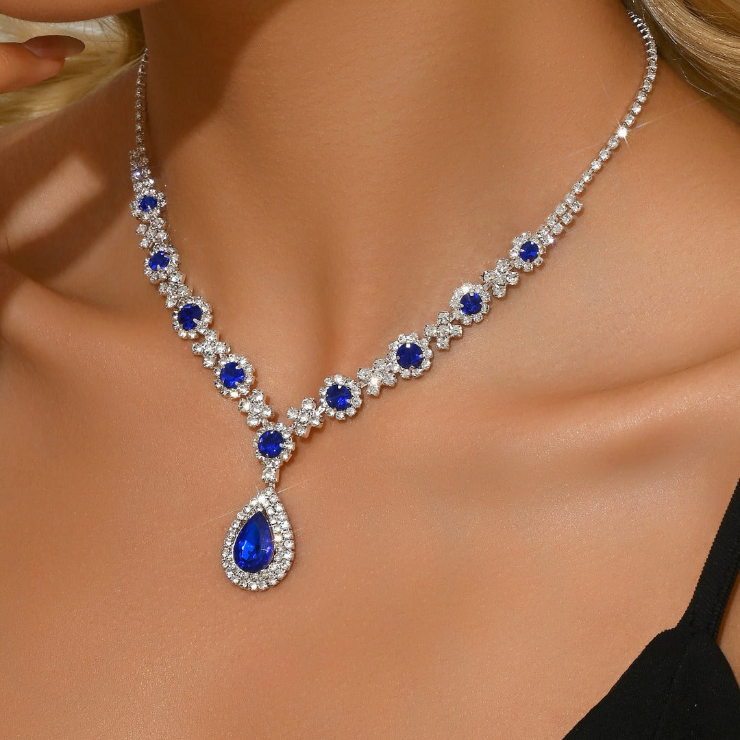 Women's sparkling waterdrop cubic zirconia necklace, versatile and elegant jewelry piece.