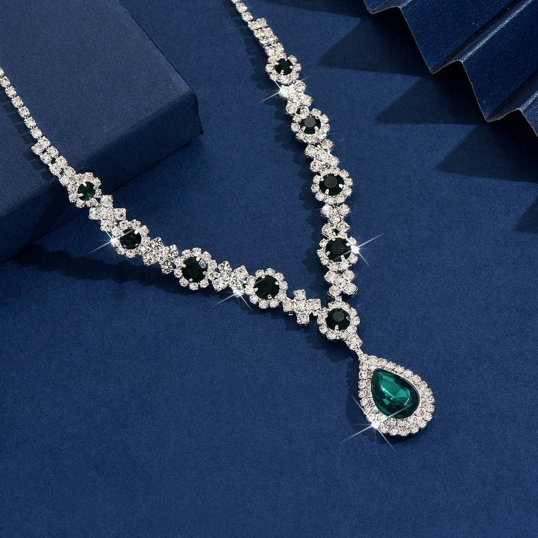 Green sparkling waterdrop cubic zirconia pendant necklace, chic women's fashion jewelry.