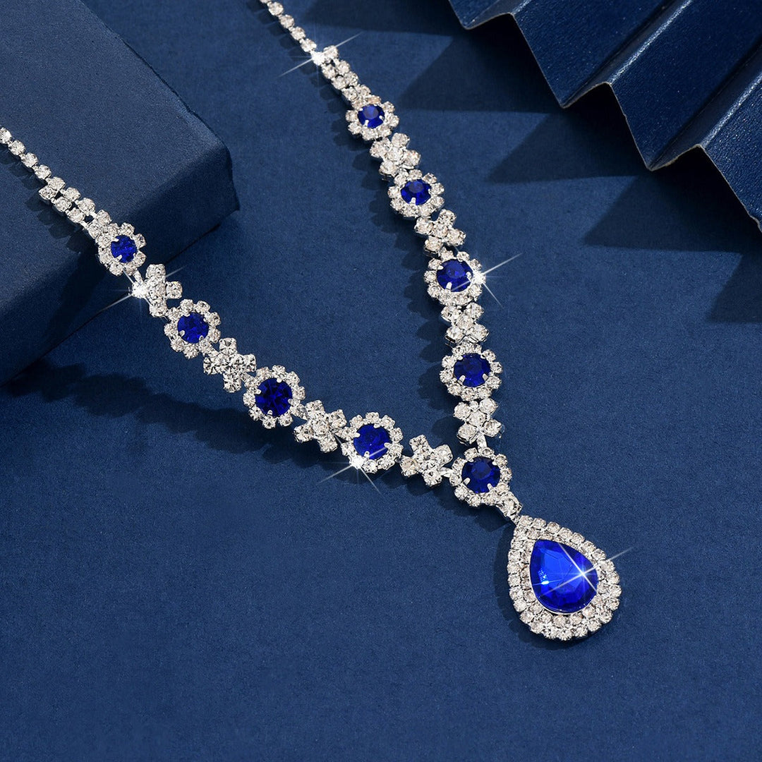 Dazzling waterdrop cubic zirconia necklace, women's elegant sparkling jewelry, perfect gift.