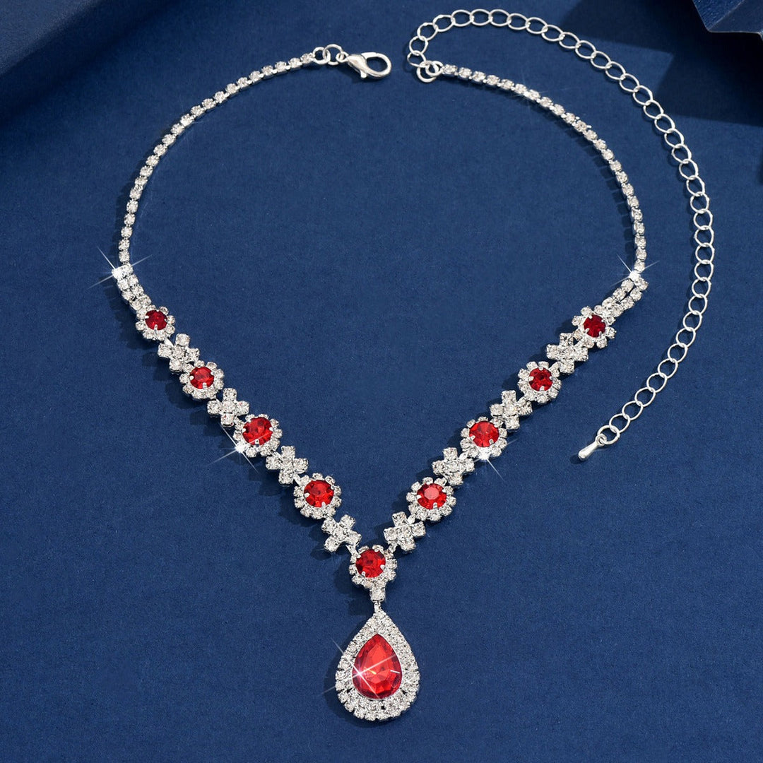 Delicate sparkling waterdrop cubic zirconia necklace, beautiful women's pendant jewelry.