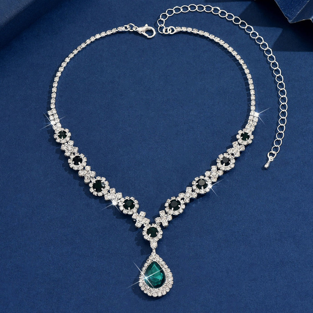 Classic waterdrop cubic zirconia necklace, timeless sparkling women's jewelry.