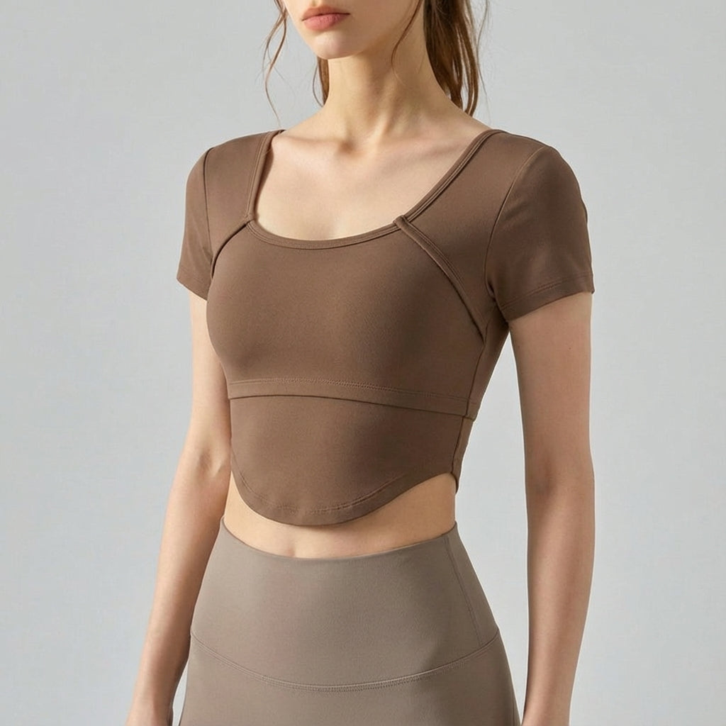 Summer fashion: women's sporty short-sleeve top, a versatile and trendy crop top