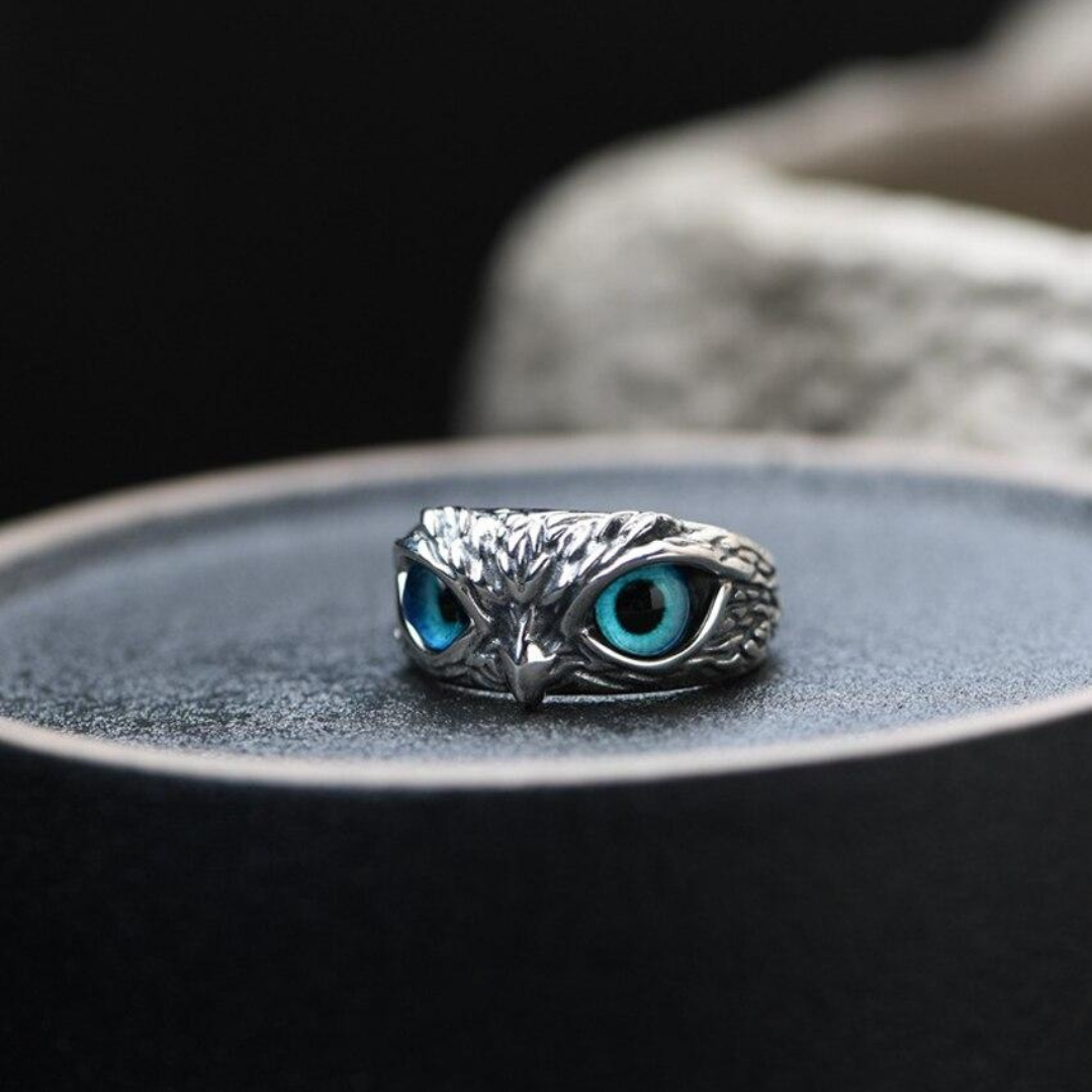 Elegant silver owl ring with a beautiful opal charm, a mystical and symbolic gift for her. Fashion jewelry.