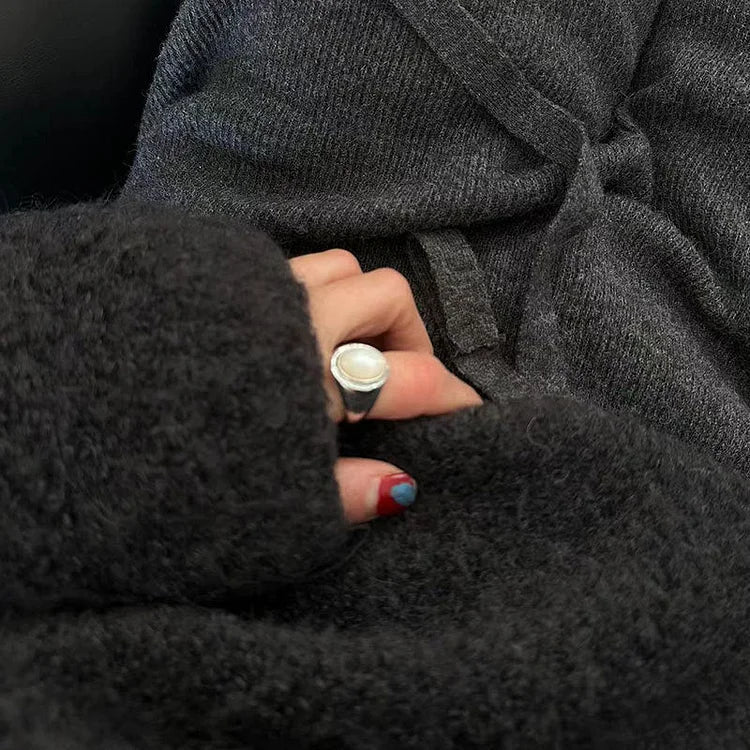Shining sterling silver women's ring with a sleek natural mother of pearl design.