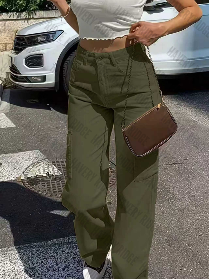 Detail of multi-pockets on women's black straight-fit cargo pants, practical for everyday casual fashion.