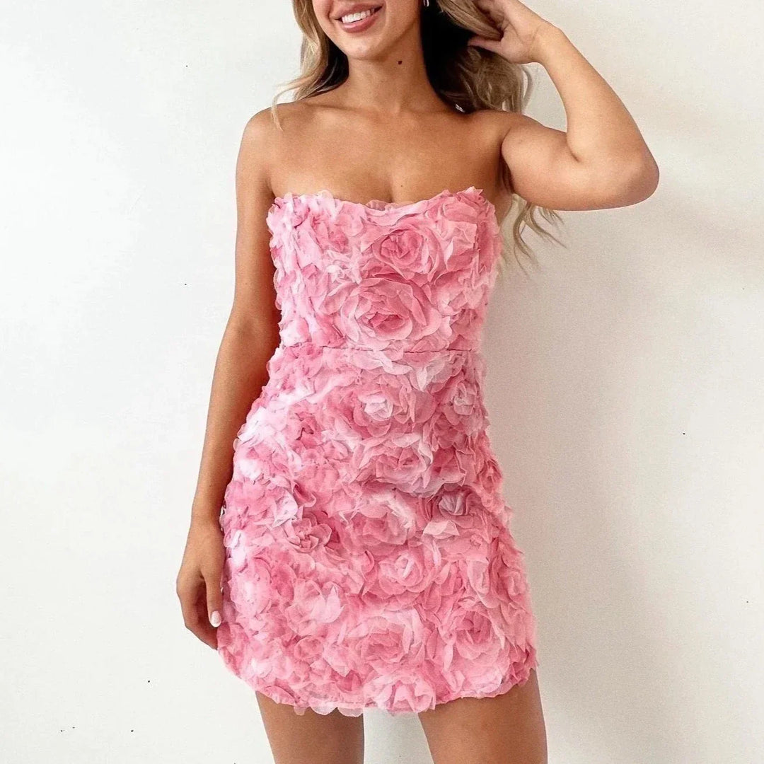 Casual women's strapless floral print summer dress, perfect for beach trips or elegant summer fashion.