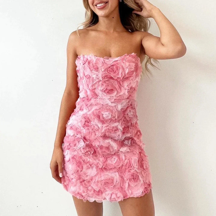 Casual women's strapless floral print summer dress, perfect for beach trips or elegant summer fashion.
