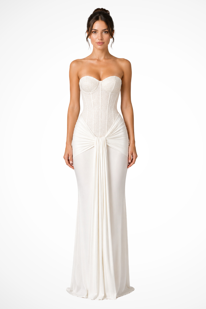 Elegant women's strapless mermaid prom dress, ideal for parties and formal events.