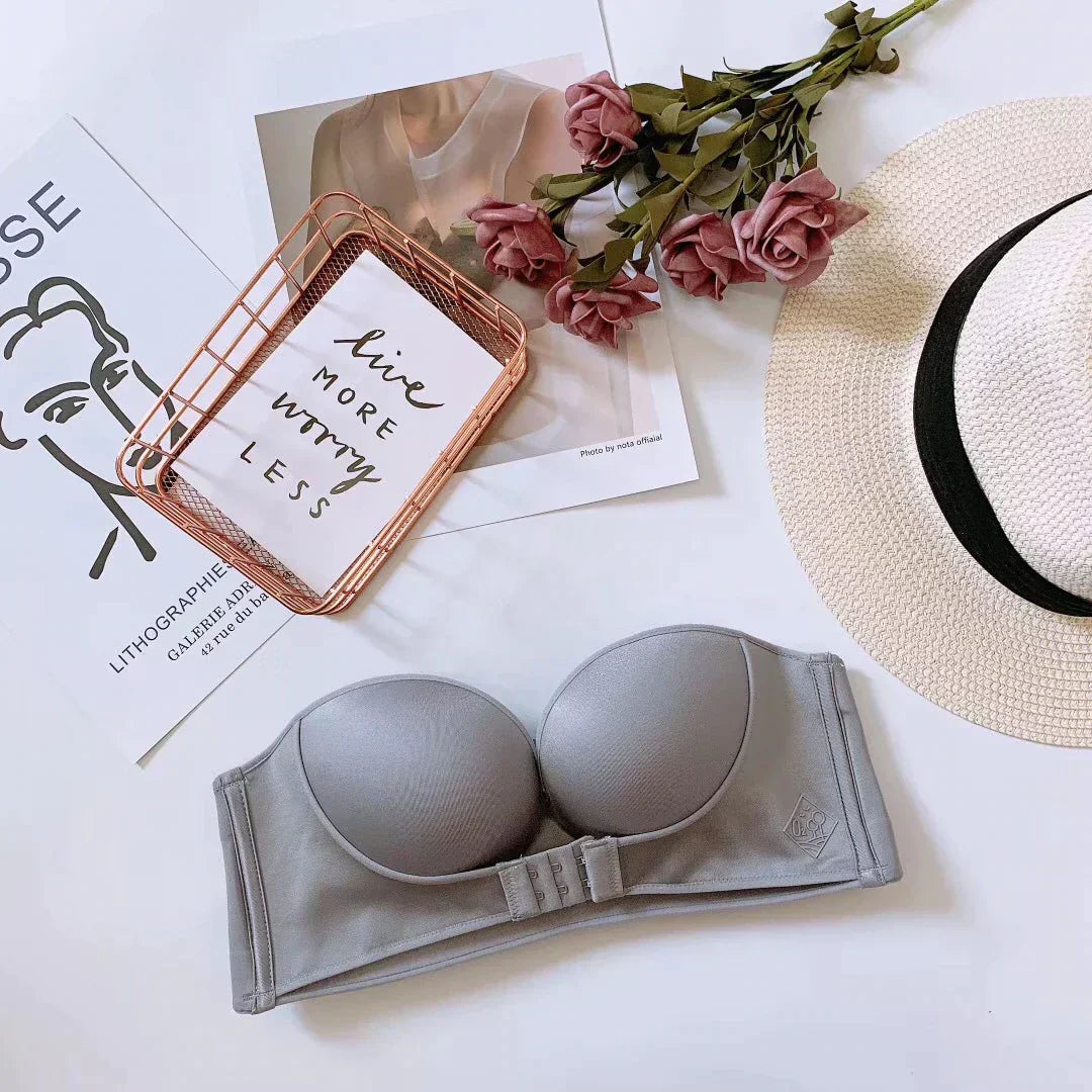 Get a smooth silhouette with this comfortable & invisible strapless push-up bra.