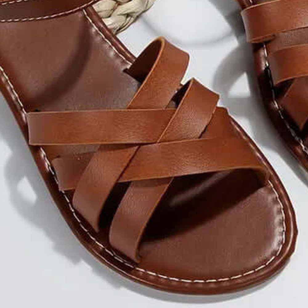 Casual women's sandals, strappy and comfortable, ideal for daily summer wear.