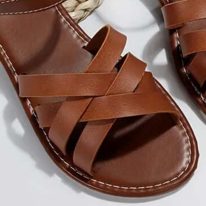 Casual women's sandals, strappy and comfortable, ideal for daily summer wear.