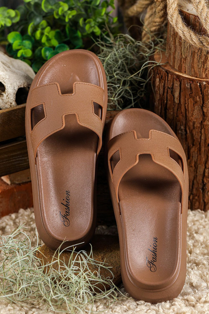Open-toe strappy women's sandals, versatile for summer fashion.