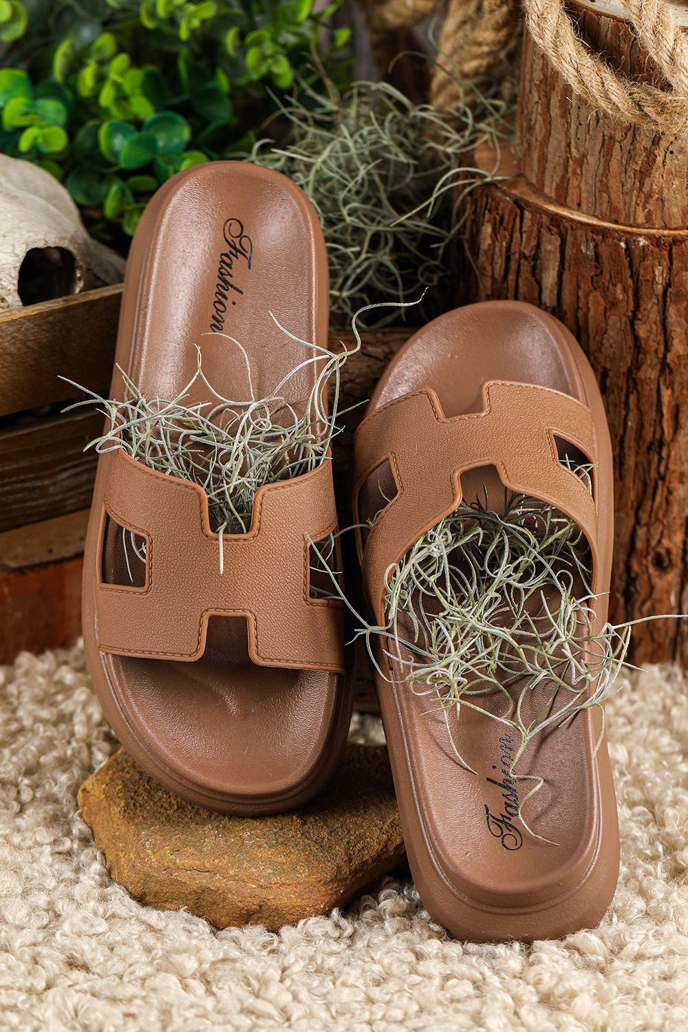 Summer fashion strappy sandals for women, lightweight and elegant.