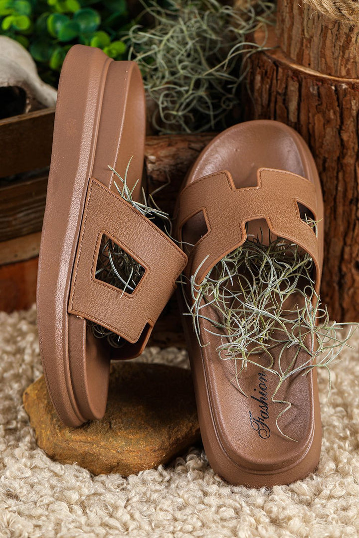 Daily wear women's strappy sandals, comfortable and slip-on design.