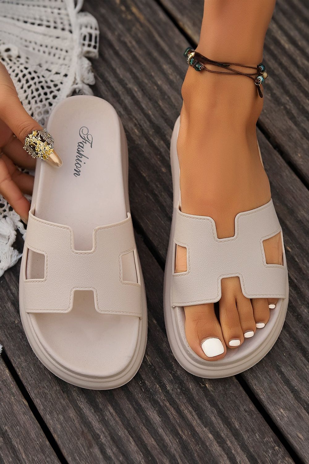 Fashionable women's summer sandals, comfortable slip-on design.