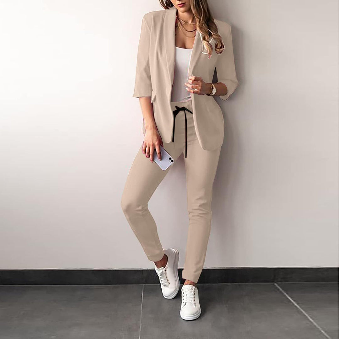 Women's stretch 2-piece suit, elegant blazer & trousers, perfect for comfortable business attire.