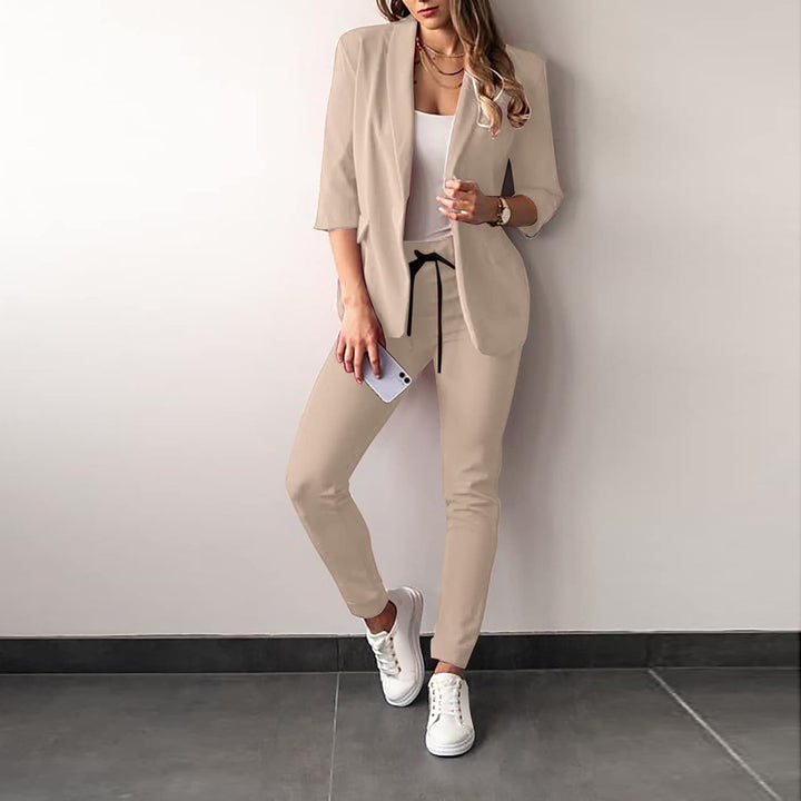 Women's stretch 2-piece suit, elegant blazer & trousers, perfect for comfortable business attire.
