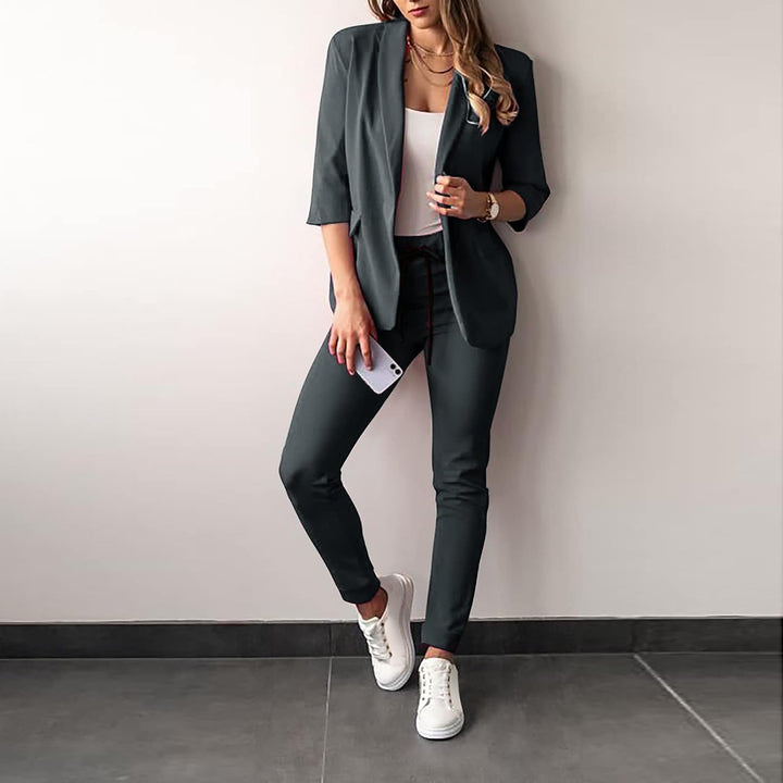 Versatile women's stretch suit set: stylish blazer and trousers for business, formal, or daily wear.
