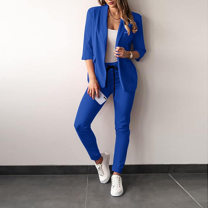 Comfortable & elegant women's stretch 2-piece suit. Perfect professional blazer and trousers for office fashion.