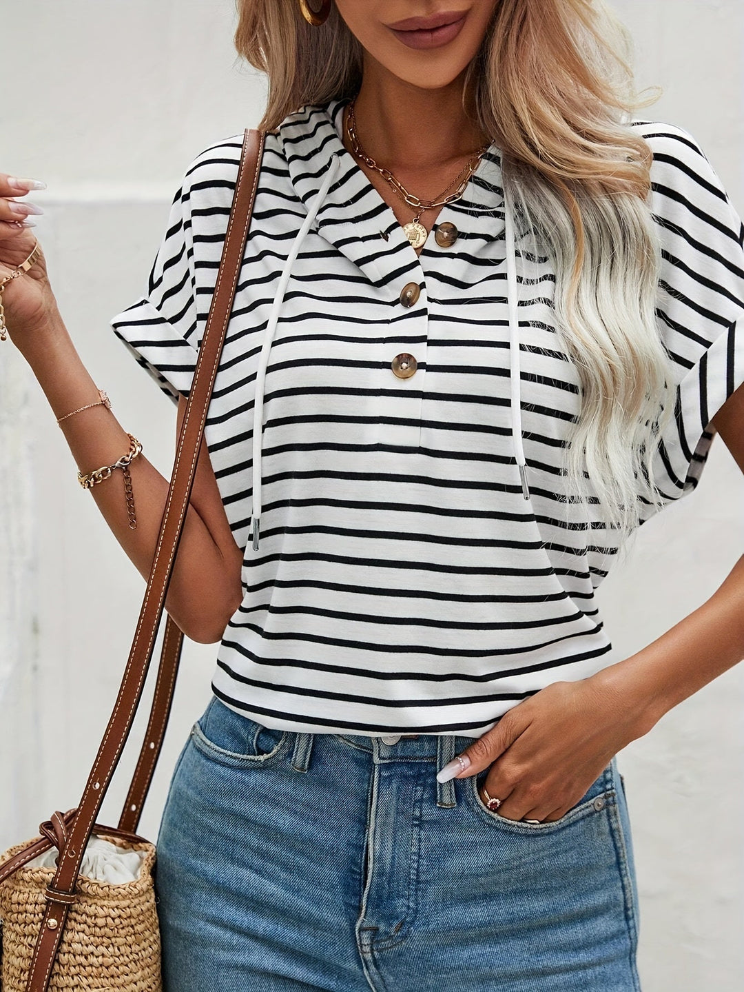 Casual women's striped hoodie, loose fit, short sleeves & button detail, ideal for everyday wear
