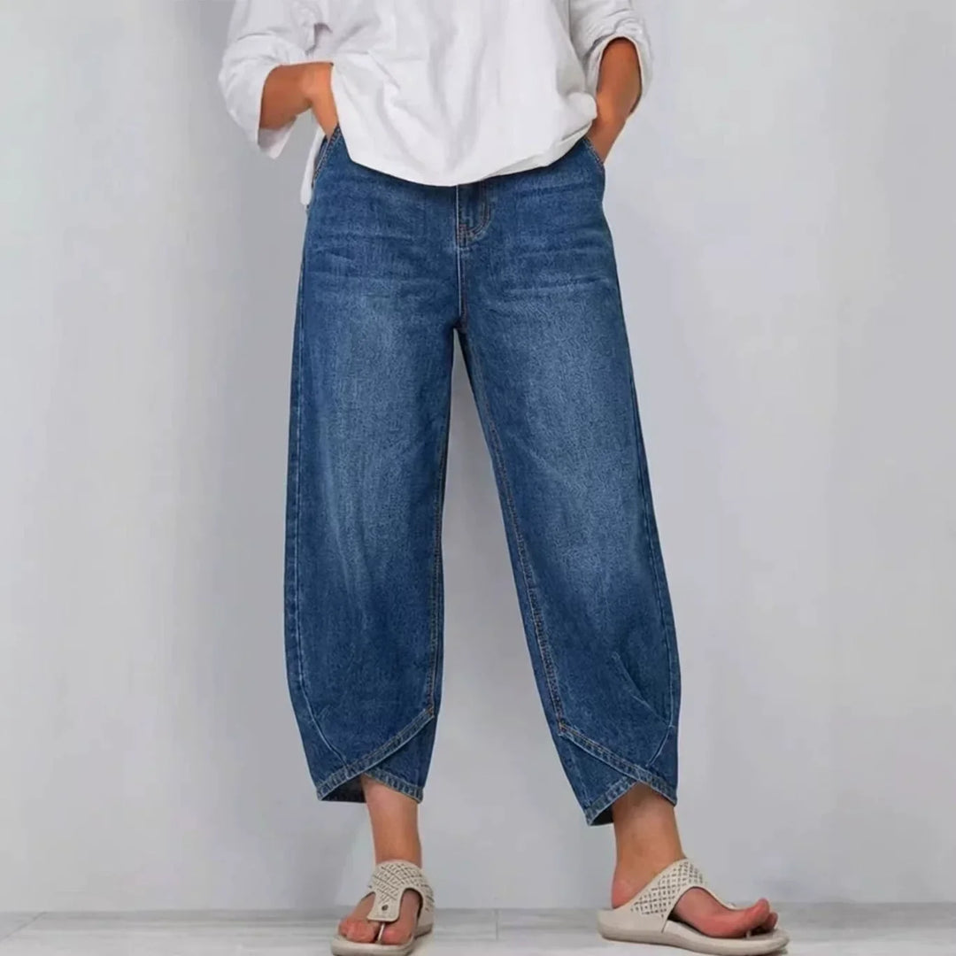 Women's stylish barrel leg cropped jeans, perfect for a modern casual look. Versatile denim for everyday wear.
