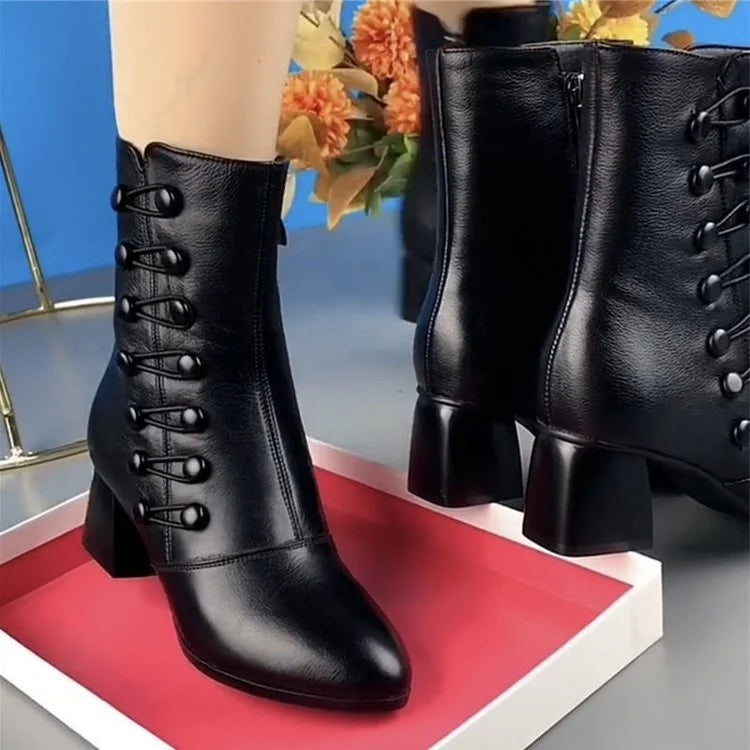 Women's stylish black heeled ankle boots, perfect for any occasion. Versatile and fashionable footwear.