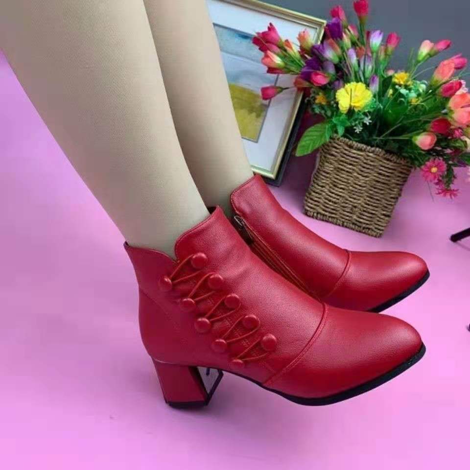 Chic women's Isabella heeled ankle boots with a sturdy heel, excellent for versatile daily wear.