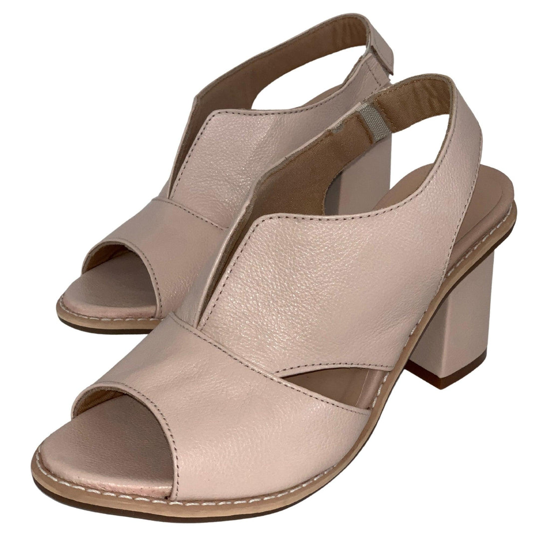 Close-up of the sturdy block heel on women's comfort sandals, ideal for stability.