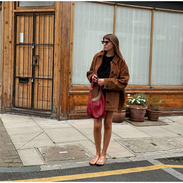 Fashionable brown loose-fit women's jacket. Stylish and comfortable casual outerwear for fall layering.