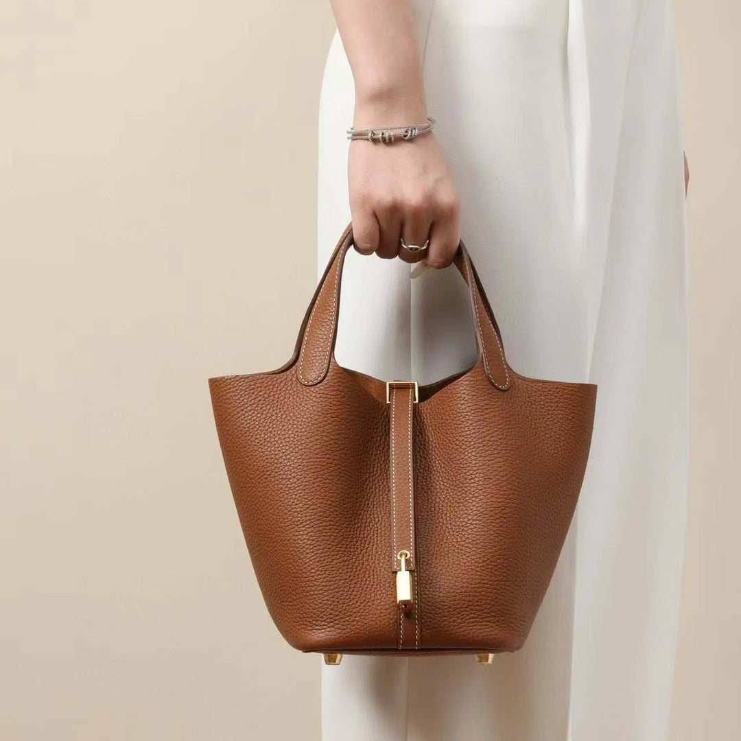 Versatile women's leather bucket bag, perfect as a stylish daily use handbag, crafted from premium cowhide.