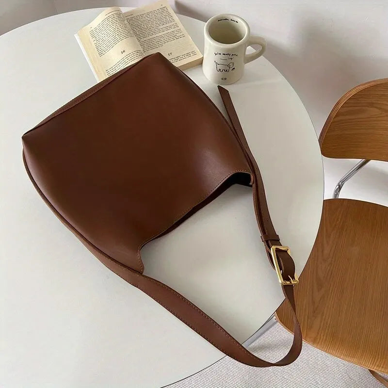 Versatile women's everyday shoulder bag, easily converts to a crossbody. Features stylish design & practical compartments.