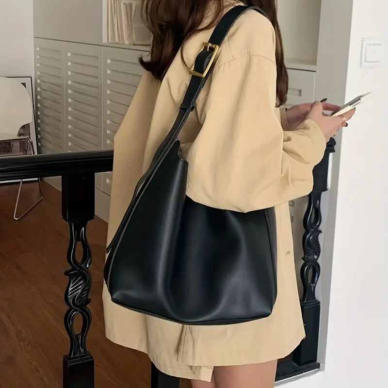 Practical women's crossbody shoulder bag. Made from stylish synthetic leather, ideal for everyday use with an adjustable strap.