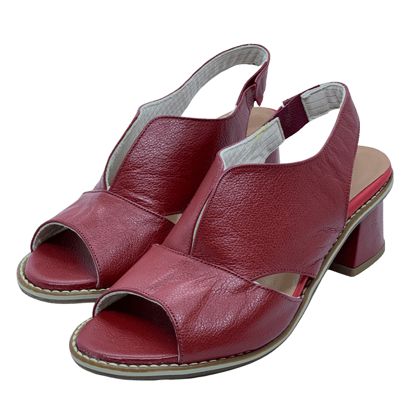 Women's non-slip heeled leather sandals, combining ergonomic design with chic aesthetics.