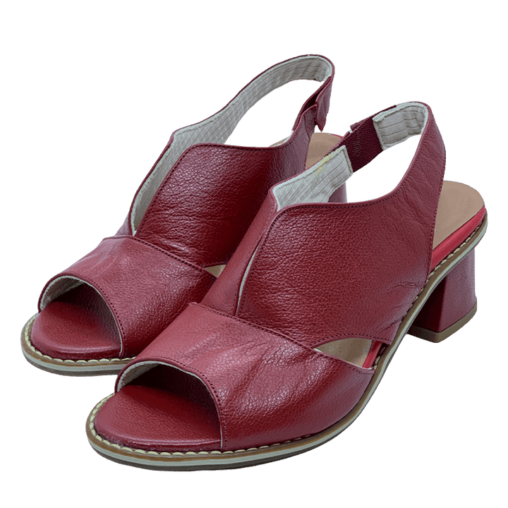 Women's non-slip heeled leather sandals, combining ergonomic design with chic aesthetics.